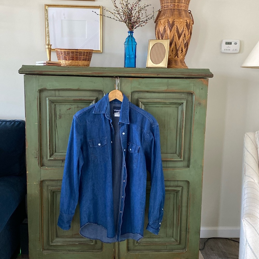 Vintage men’s wrangler pearl snap button down.